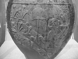 Cabeza de maza ceremonial de Escorpin II. Fragmentos de caliza con bajo-relieves. Restaurada. Hierakmpolis, Depsito principal. Ashmolean Museum. E3632.
